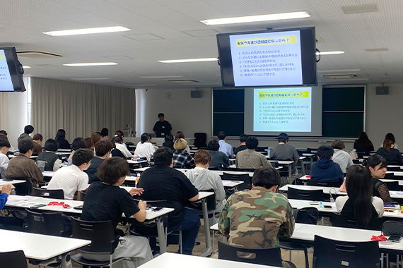 福岡医療技術学部の新入生を対象に認知症サポーター養成講座を実施しました