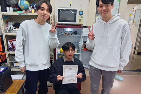 理工学部の学生が「発明・工夫作品コンテスト」で学会長賞を受賞しました