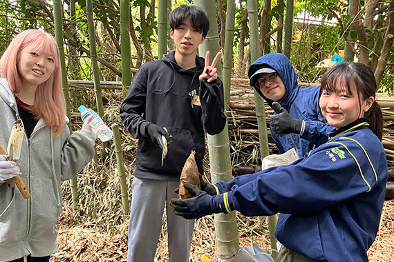 Learning team building through bamboo shoot digging – "Shin Marathon Q" was held at Hachioji Campus