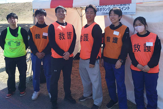 Students and faculty from Emergency Medical Technician Course of the Department Department of Sport and Medical Science Faculty of Medical Technology participated as medical volunteers in the 2026 Itabashi City Marathon.