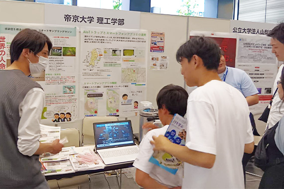 蓮田研究室がAkiba Re-ROBO Fessでロボットの展示と発表を行いました