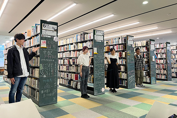 Teikyo University Media Library Center was featured in Yomiuri Shimbun's "Chinokan: Touring University Libraries"