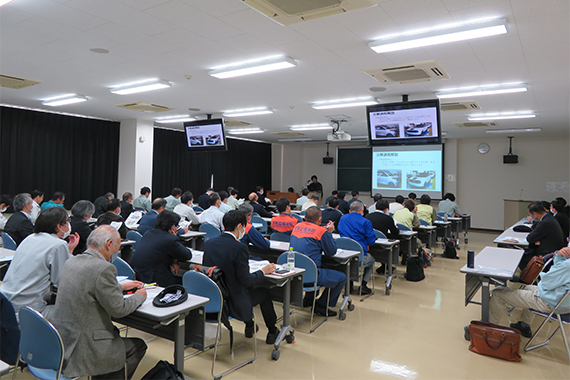 Our university's Automotive Technology Center held a Nissan Sakura disassembly process explanation and parts tour.