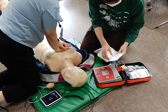 教職研究科の大学院生と教員が救命救急実習を行いました