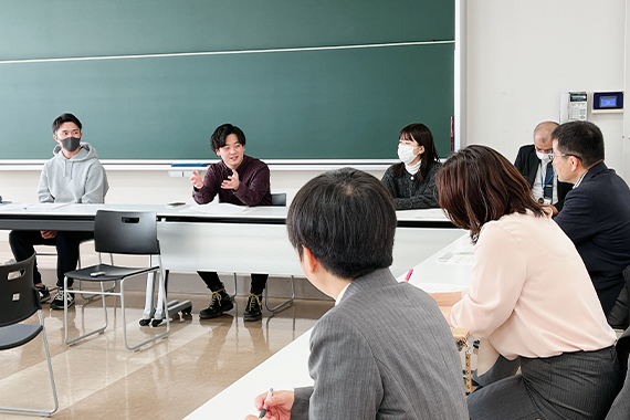 本学学生と市議会議員との意見交換会を実施しました