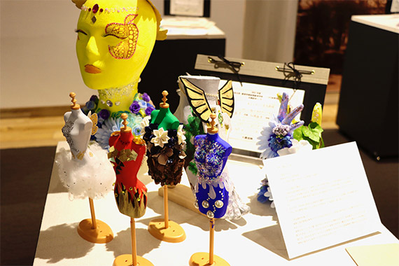 Professor Obitsu’s seminar class held an exhibition for graduation production and learning presentations