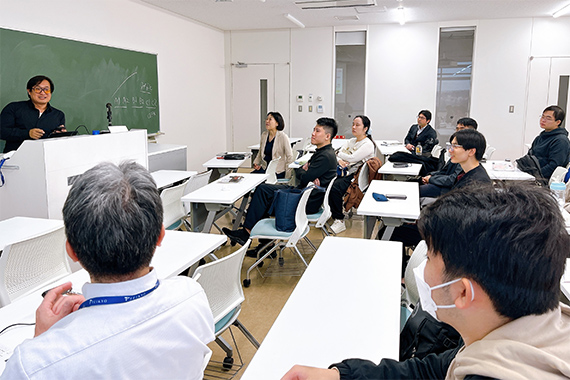 日本語教育センターが特別セミナー「国境を越えたノンネイティブ日本語教師～学習者から教師への道のり～」を実施しました