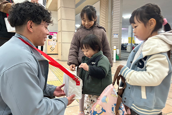 大牟田市学生消防団が能登半島地震災害支援のために募金活動を行いました