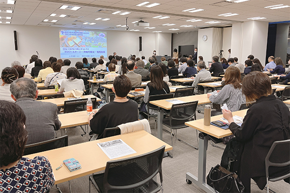 外国語学部国際日本学科の開設1周年を記念したセミナーを実施しました