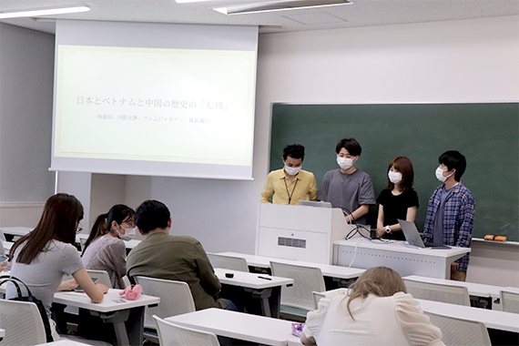 外国語学部国際日本学科1期生の授業がスタートしました