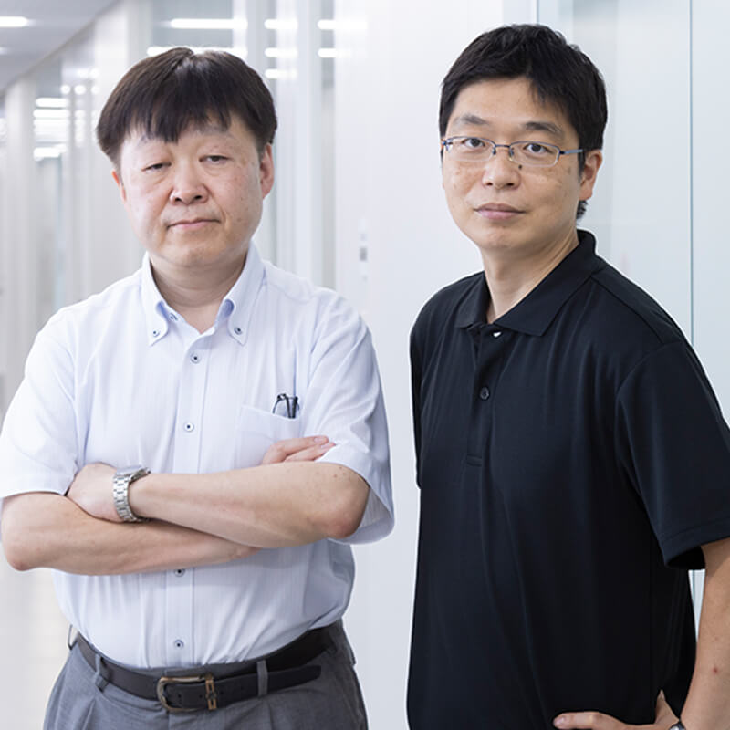 (From left) Professor Kazuaki Yokoyama/ Associate Professor Kohtaro Hama