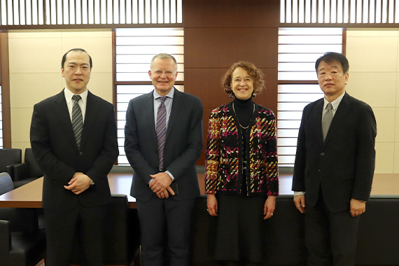 国際歴史学会の会長らが本学に来訪されました