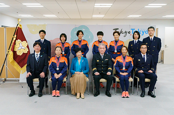 医療(ji)技術学部学生が東京(du)都知事を表敬訪問しました